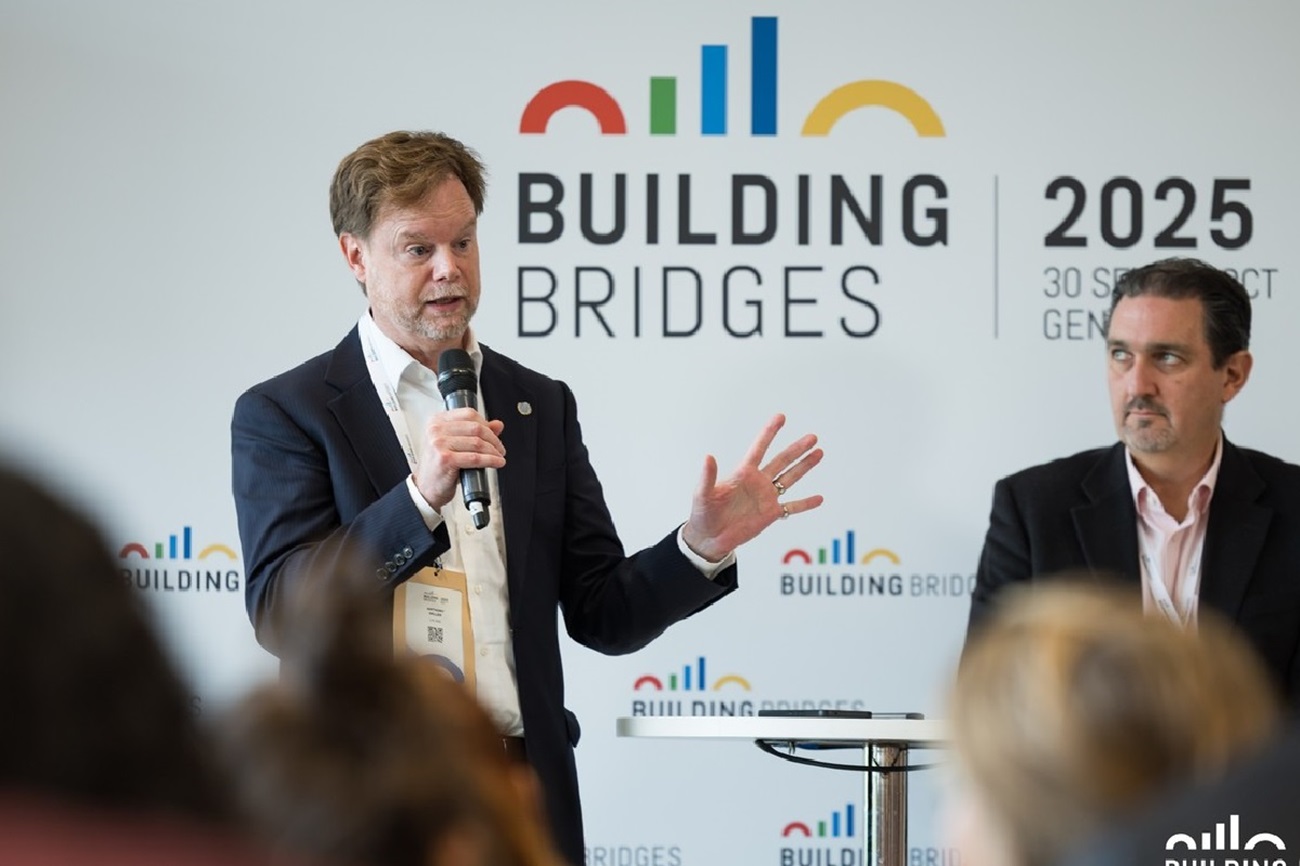 SSE Chief Anthony Presenting Building Bridges