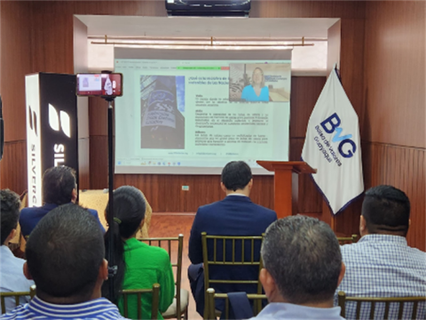SSE addresses journalists at Guayaquil Stock Exchange sustainable finance workshop