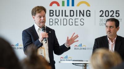 SSE Chief Anthony Presenting Building Bridges